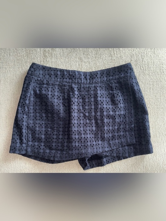 CAbi Pants - Cabi Navy Eyelet Lace Skort Size 2 | Preppy Coastal Mini Skirt Shorts Old Money